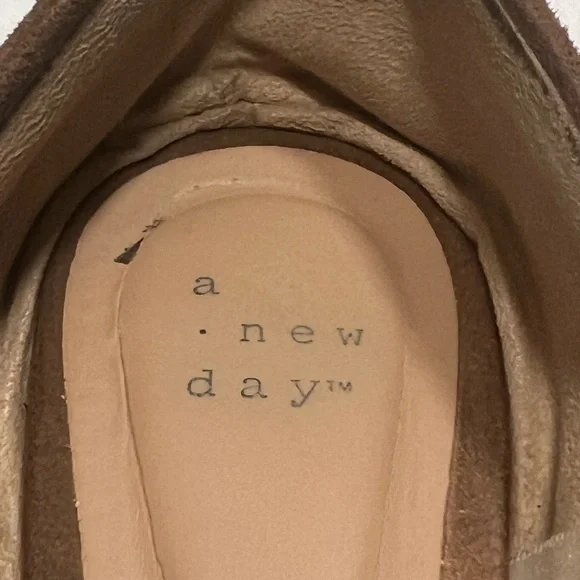 Well worn flats - Picture 8 of 9